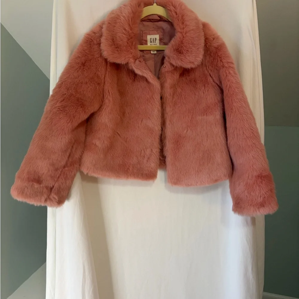 GAP Kids Soft Pink Faux Fur Coat size small - Picture 3 of 7